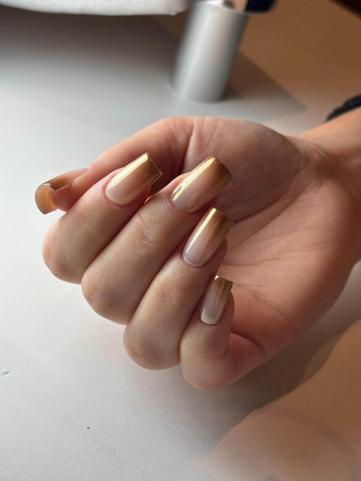 Ongles chromés dorés